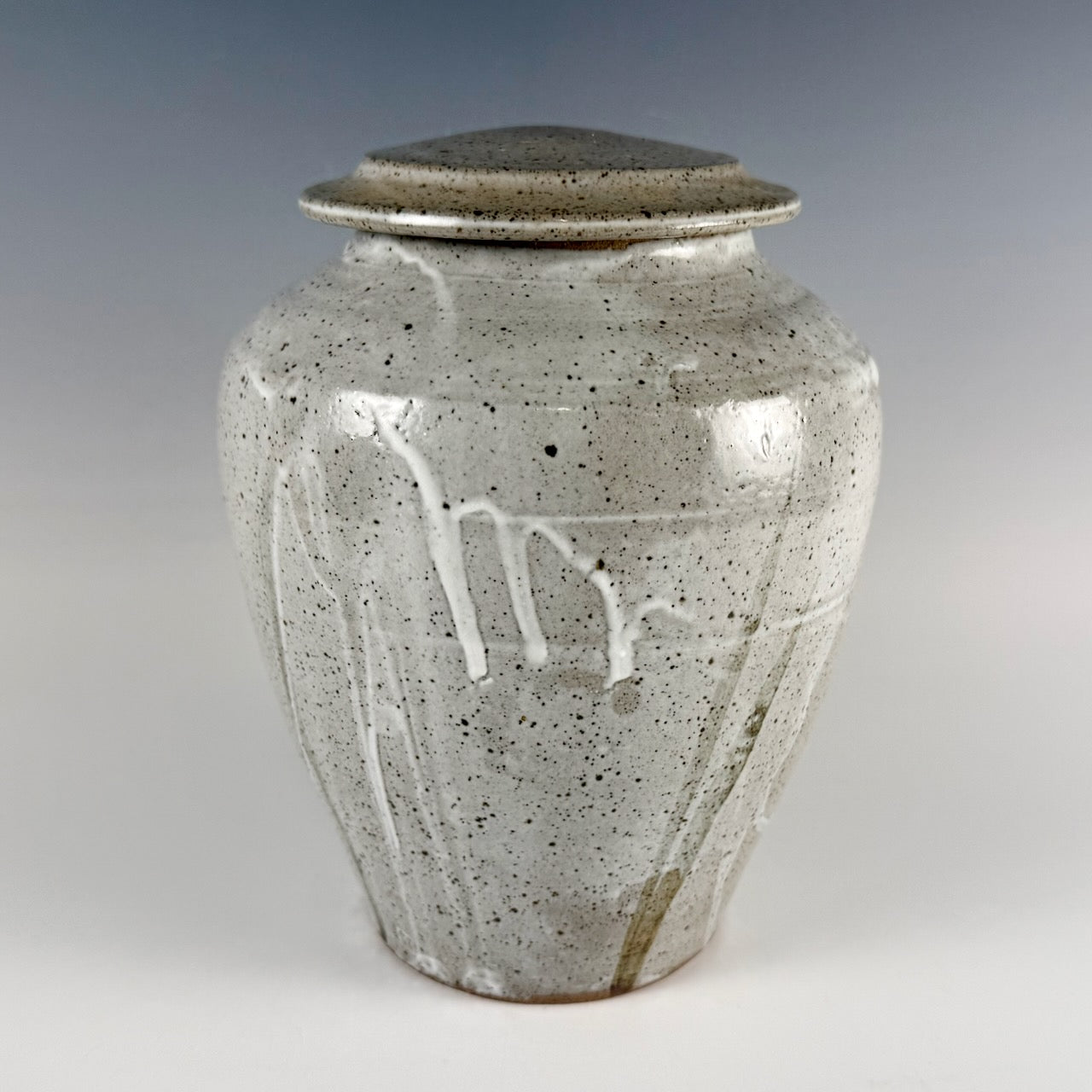 Taeko Tanaka covered jar