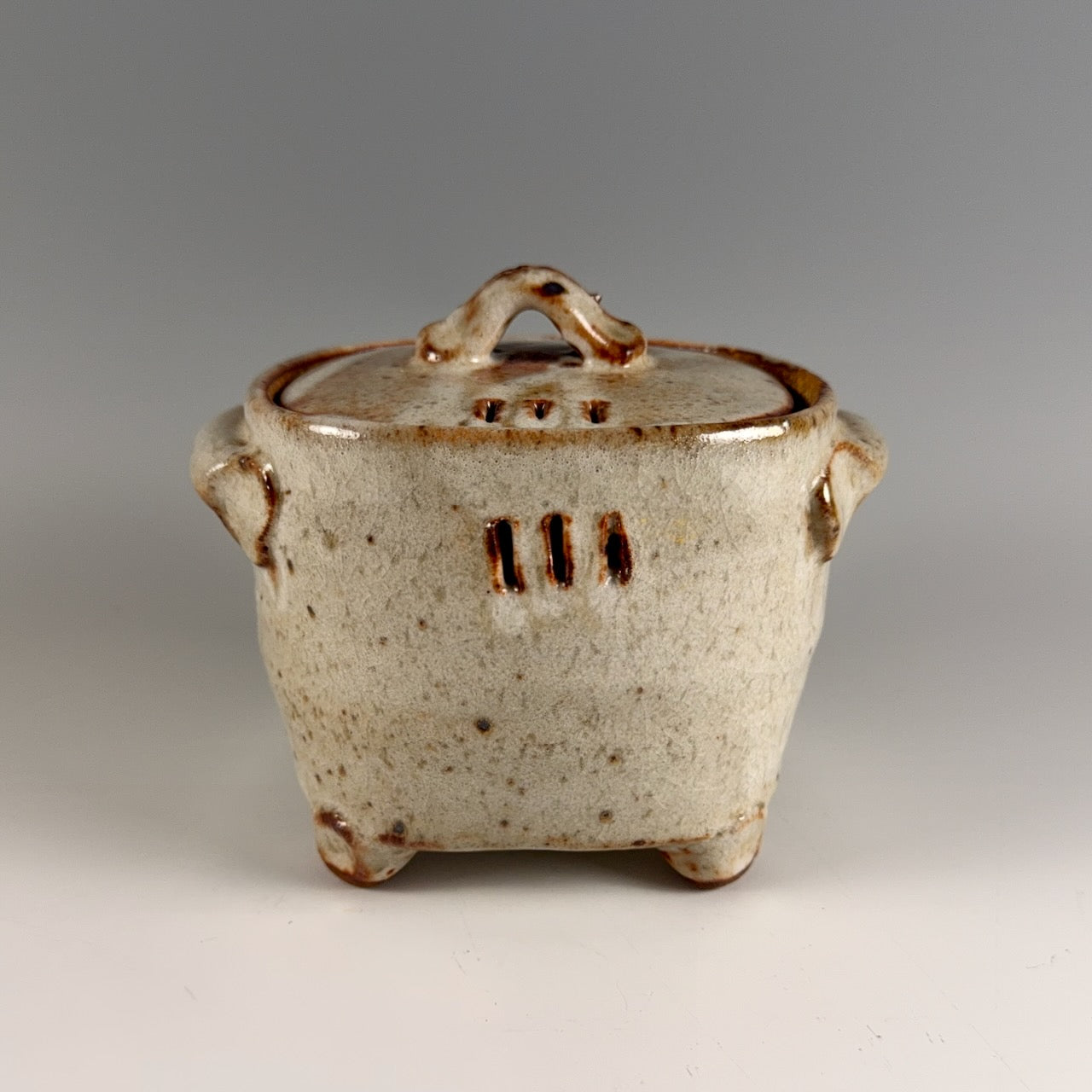 Guillermo Cuellar garlic jar